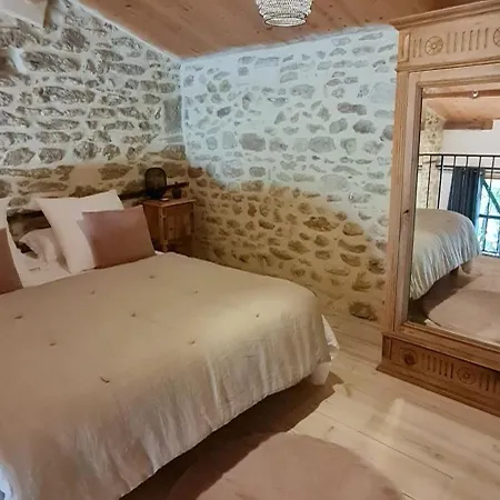 Guest house De La Dame Jeanne Grillon
