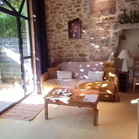 De La Dame Jeanne Guest house *